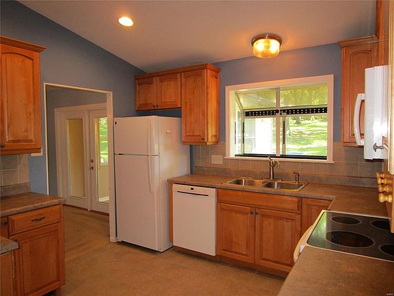 3rd image of 3609 Lemay Woods Dr