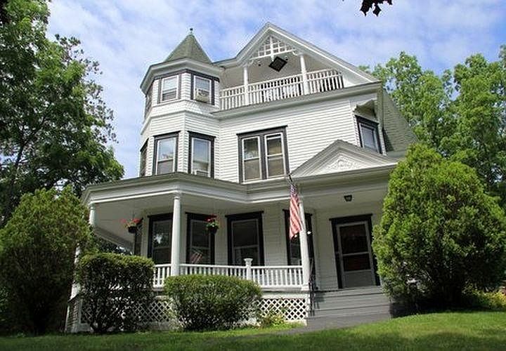 20 Crescent St.