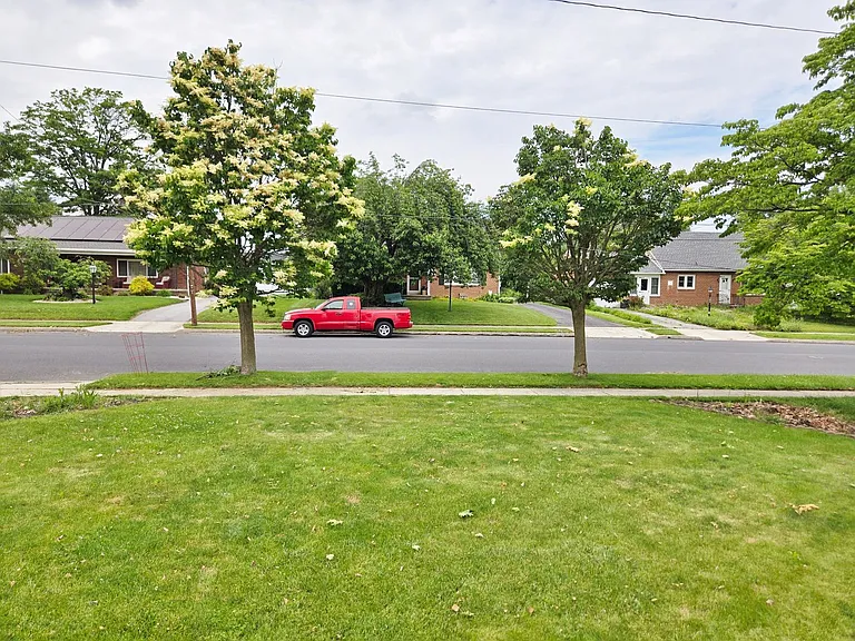 125 Grant Dr — Photo 52