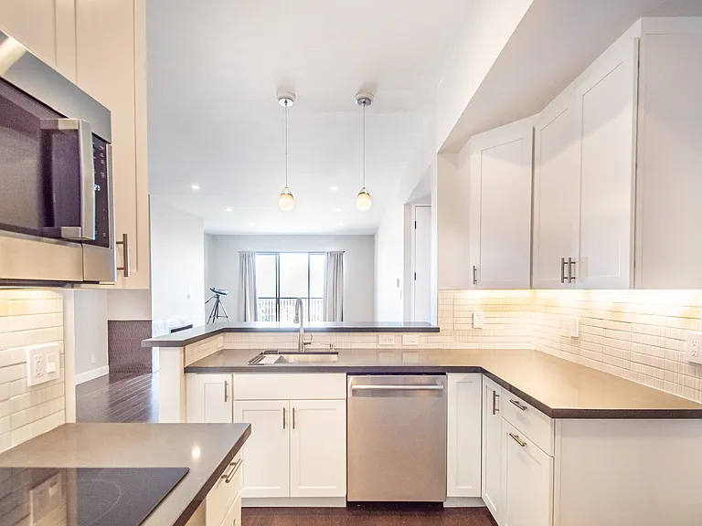 925 Corbett Ave #302 — Photo 7