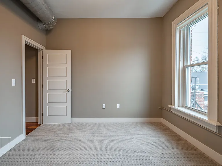 245 King Ave — Photo 30