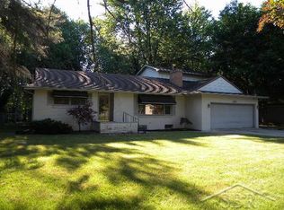 1490 Delta Dr, Saginaw, MI 48638
