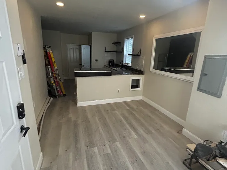 210 W 5th St #1A — Photo 7