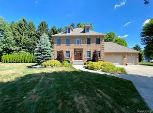 3346 Saint Andrews Dr, Port Huron, MI 48060