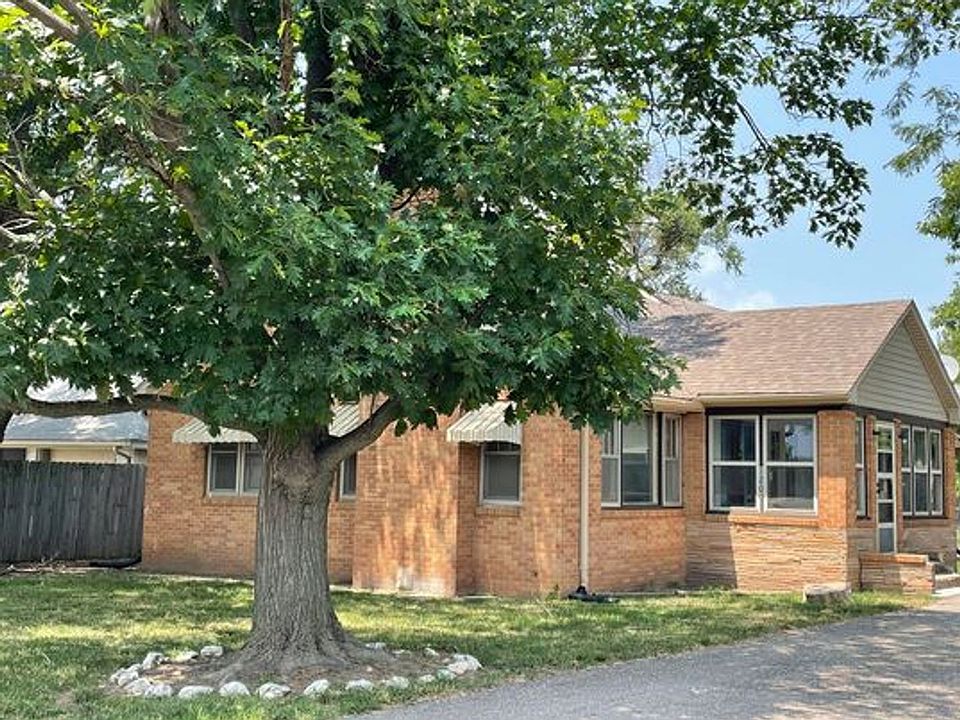 1st image of 120 E Avenue F