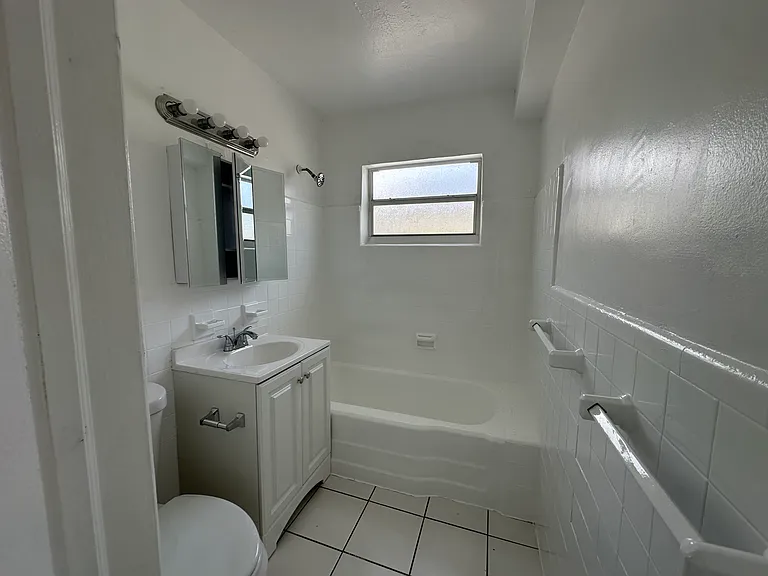 34 SE 3rd Ave #E — Photo 6