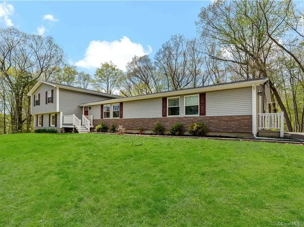10 Caputo Road, North Branford, CT 06471