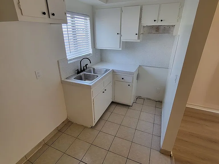 13407 Cordary Ave — Photo 6