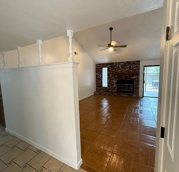 2704 Pinewood Dr — Photo 9