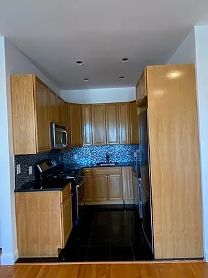 Rented by Voro, LLC | media 9
