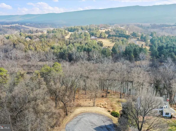 11 Manor Dr, Edinburg, VA 22824