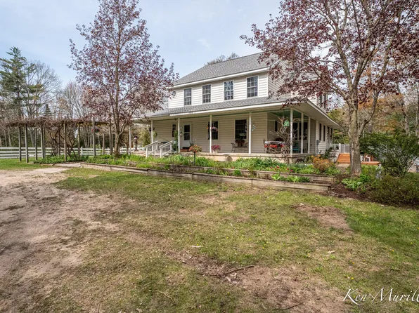 1519 N Roscommon Rd, Roscommon, MI 48653