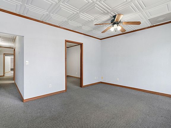 4th image of 107 E Dallas Street