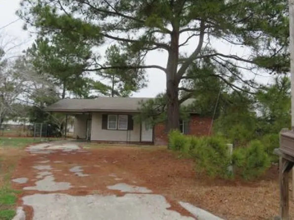 202 Thurlow St, Red Springs, NC 28377