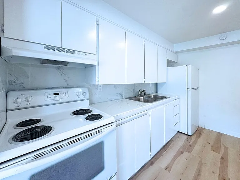2210 W 19th Ave — Photo 9