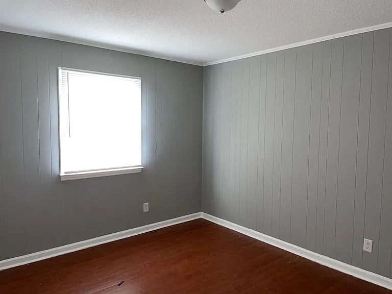 576 Tate St — Photo 11