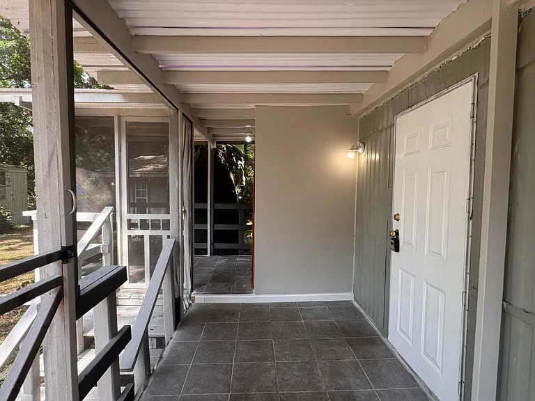 5811 Grey St — Photo 5