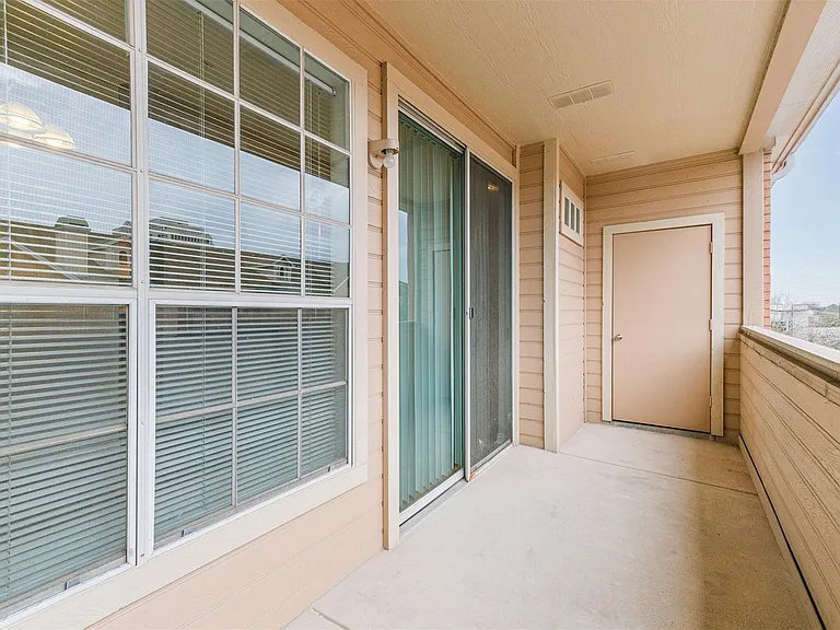2111 Welch St #B304 — Photo 25