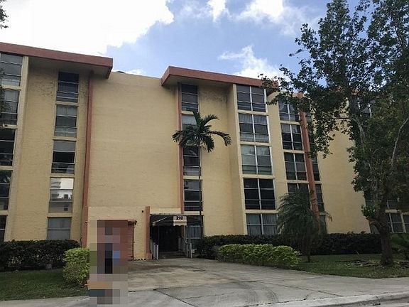 5th image of 210 172nd St APT 536