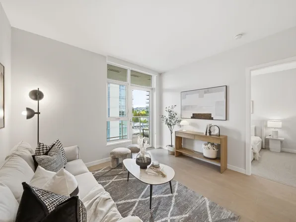 2186 Gilmore Ave N #1207, Burnaby, BC V5C 1V4