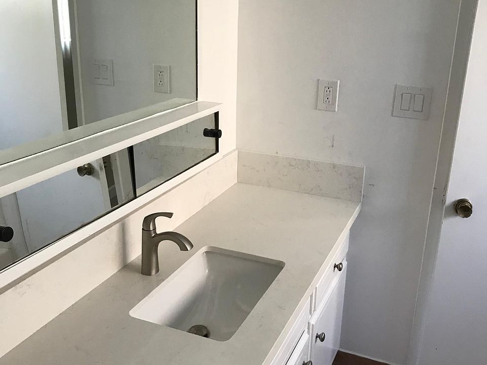 1st image of 17817 Magnolia Blvd APT 31