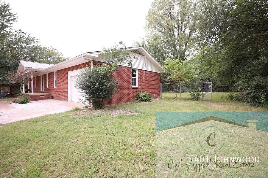 Beautifully renovated 3 bedroom 2 bath home - Valley View schools - huge basement!! — Photo 4
