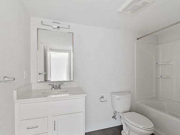2nd image of 720 Faraon St #23