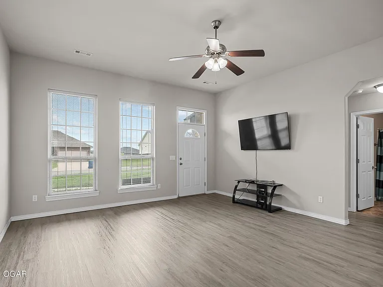 2044 Mississippi Ave — Photo 6