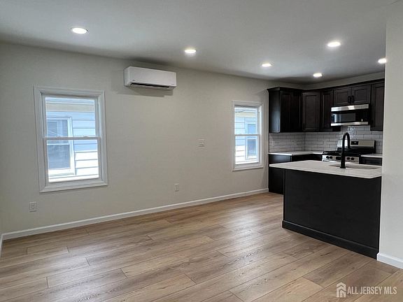 4th image of 33 Obert St #2A