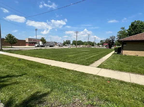 3298 7th St, Waukegan, IL 60085