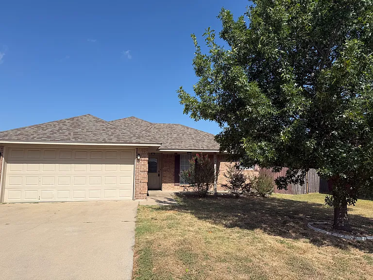 1103 Concho St — Photo 1