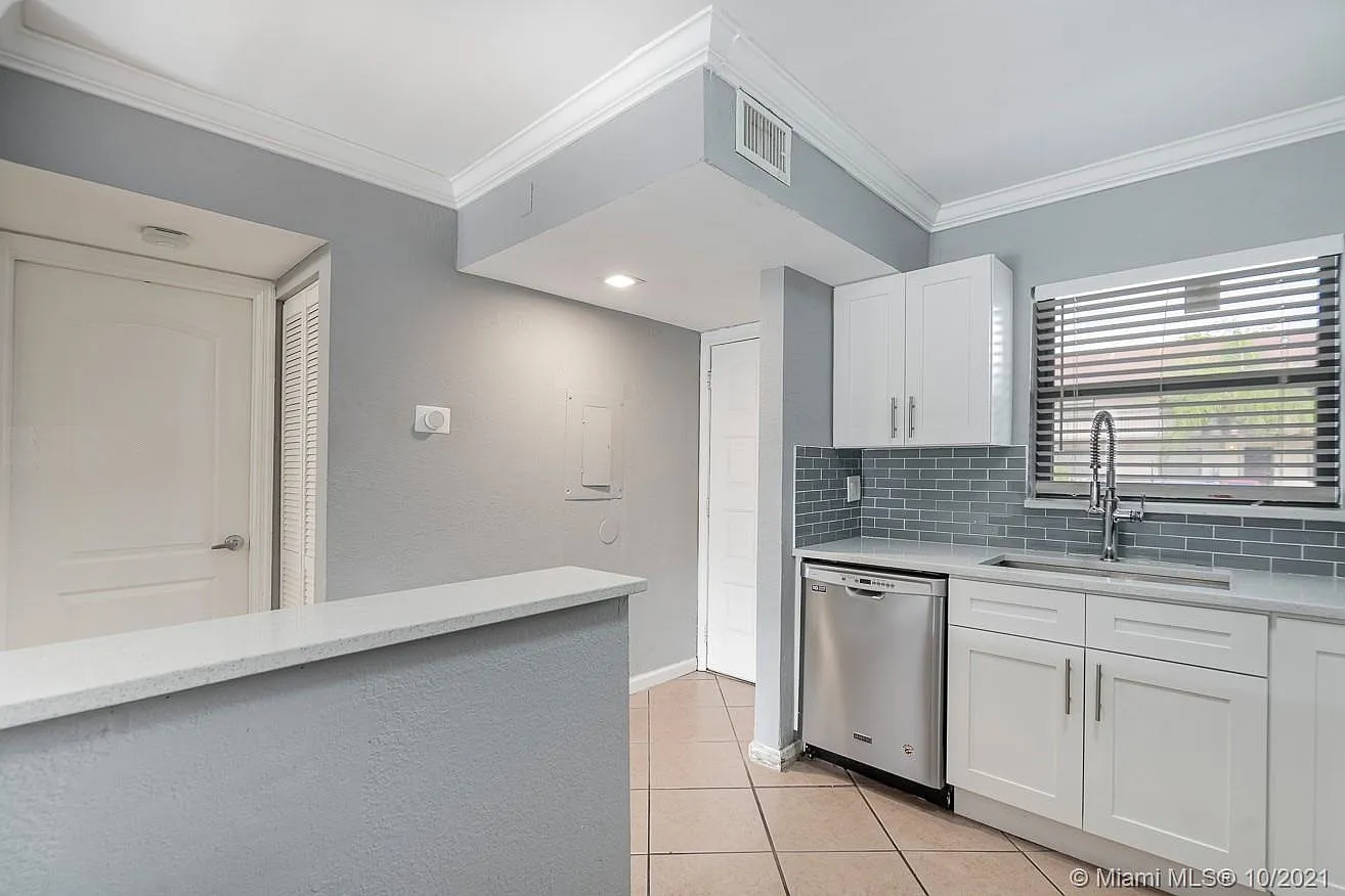2 bed, 800 sqft, $2,100 — Photo 4