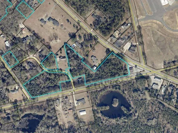 4 Gundy St, Glennville, GA 30427