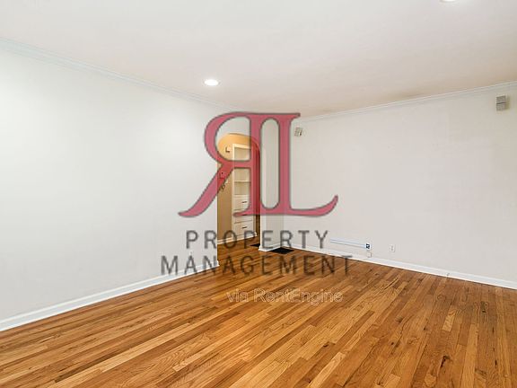 5th image of 317 E Royal Forest Blvd
