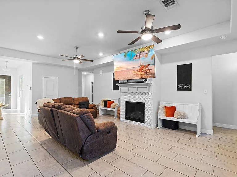 12140 Goliad Ln — Photo 7