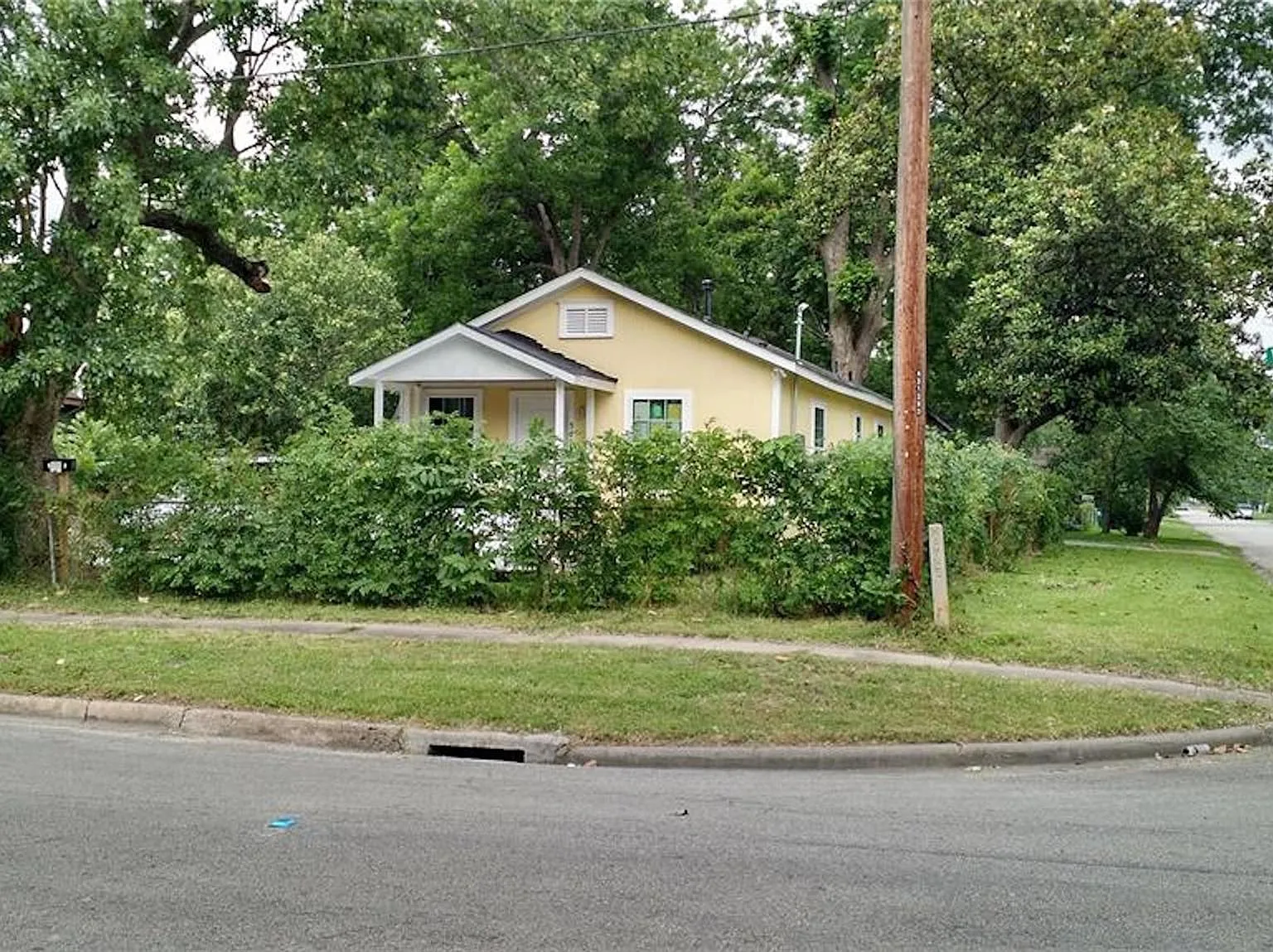 2 bed, 1.5 bath, 798 sqft, $1,350 — Photo 2