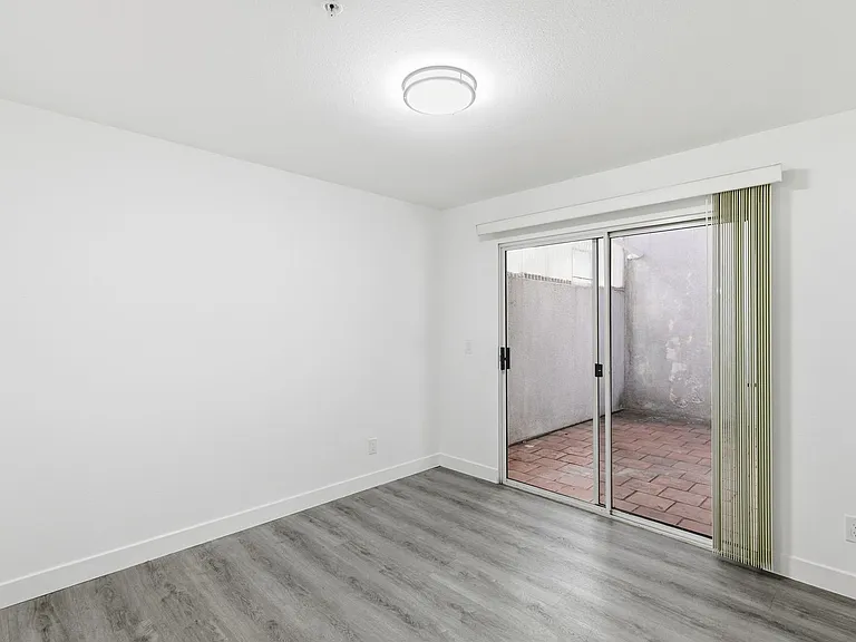 2030 Ivar Avenue — Photo 11