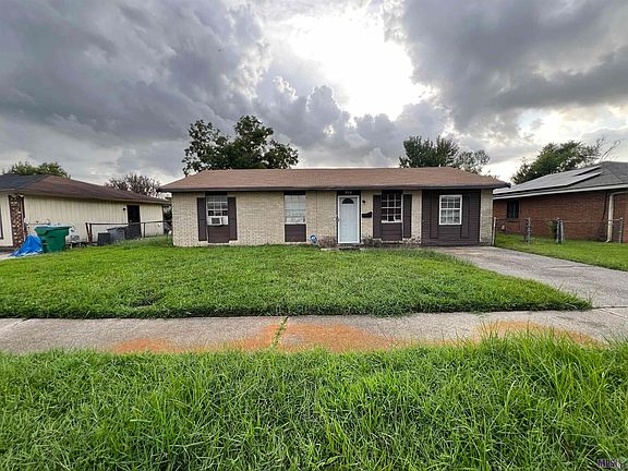 2nd image of 912 N Clark Ln