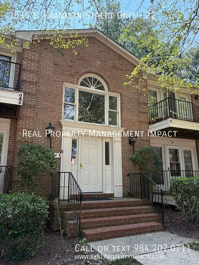 Convenient 2-bedroom 2-bath condo off E. Franklin St minutes to UNC-Chapel Hill — Photo 4