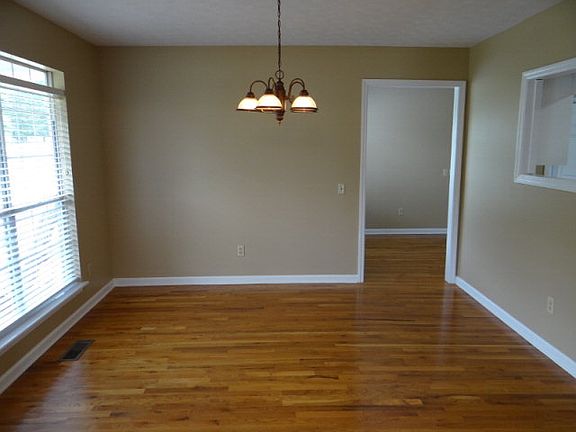 4th image of 2917 Deerhaven Dr N