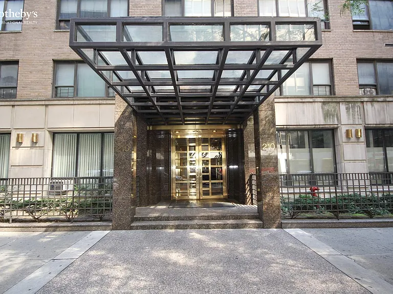 210 E 47th St #3C — Photo 12