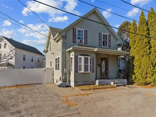 8 Willow St, Johnston, RI 02919