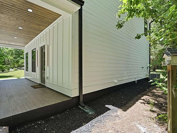 3rd image of 134 Henry Meyer Rd