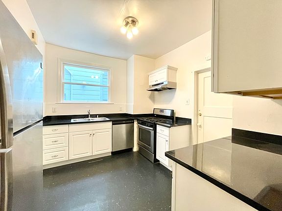 4th image of 848 Ashbury St APT 3
