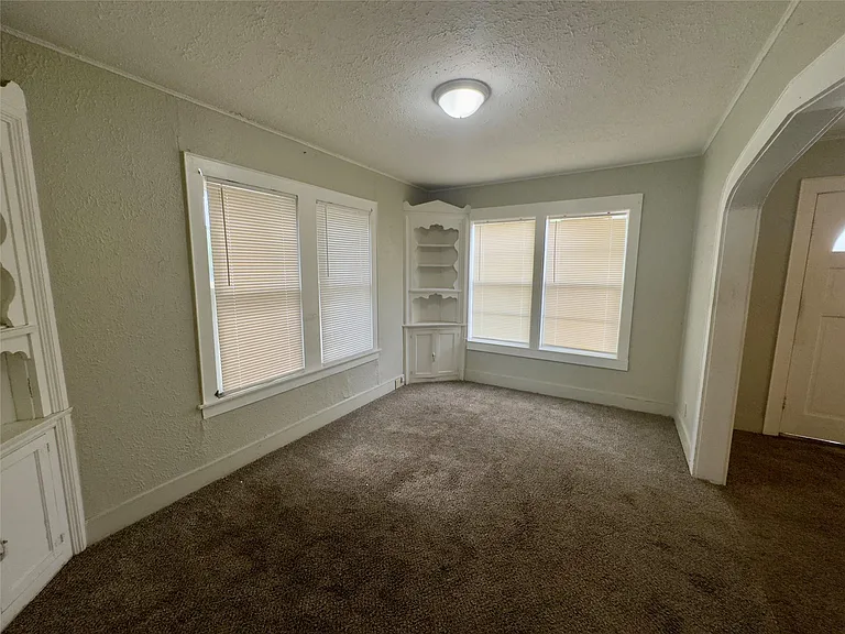 306 E Bowie St — Photo 12