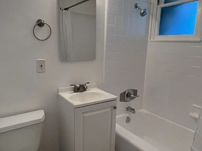 4221 Duquesne Ave — Photo 9