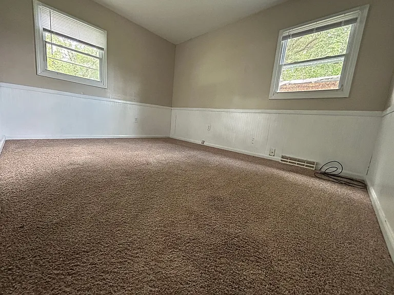 210 8th St E — Photo 13