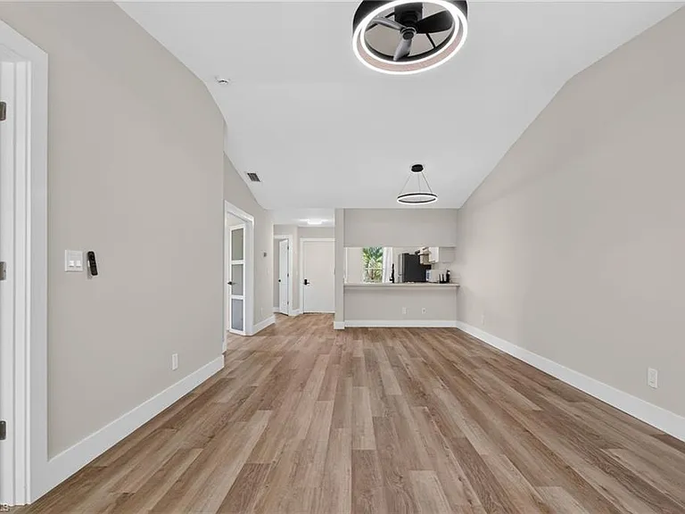 1915 Courtyard Way #202 — Photo 31