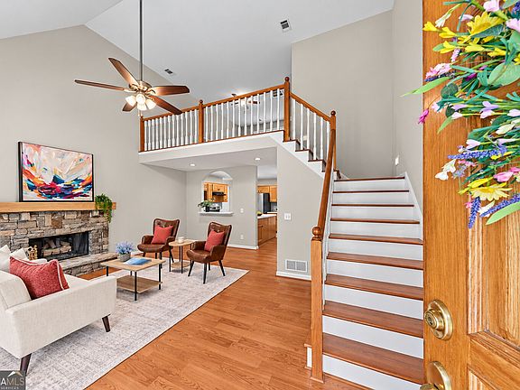 3rd image of 4062 Crabapple Dr