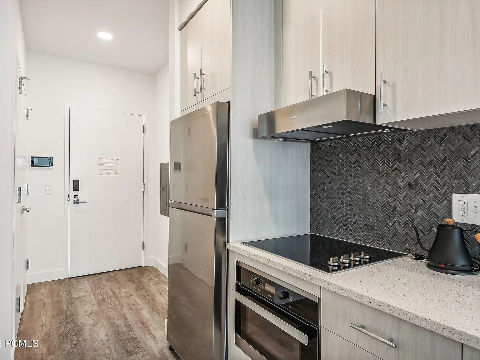 Studio, 1.0 bath, 402 sqft, $1,600 — Photo 3